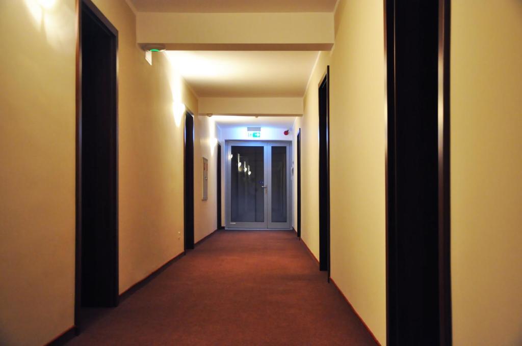 Hotel Pojezierze Щецинек Экстерьер фото